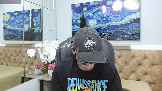 Snapshot of Iantwink18 chatting on 12.18.25 Iantwink18 online show from 12.18.25