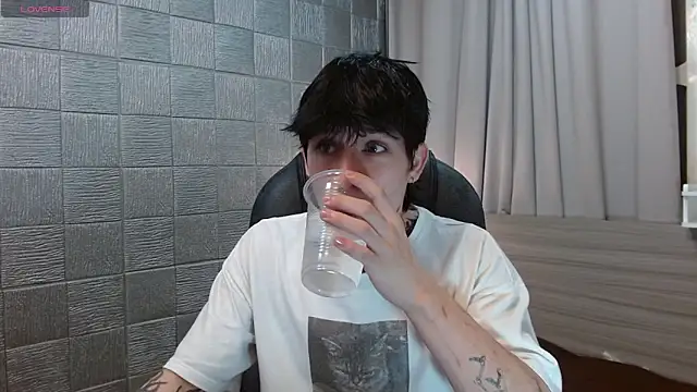 Snapshot of Iantwink18 chatting on 01.06.26 Iantwink18 online show from 01.06.26