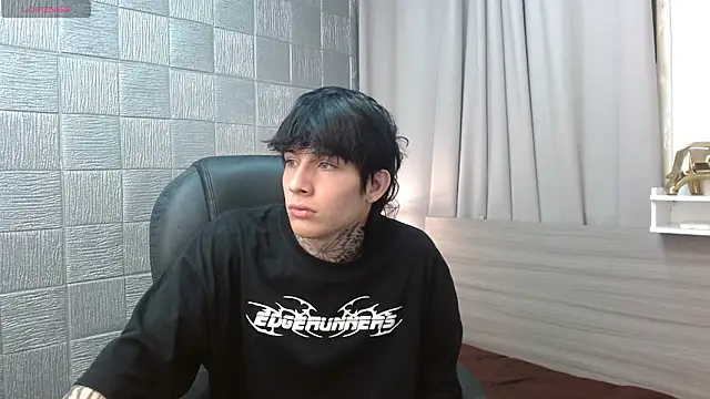 Snapshot of Iantwink18 chatting on 02.08.26 Iantwink18 online show from 02.08.26