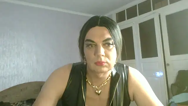 Snapshot of NiraFrost chatting on 10.28.25 NiraFrost online show from 10.28.25