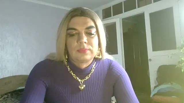 Snapshot of NiraFrost chatting on 10.31.25 NiraFrost online show from 10.31.25