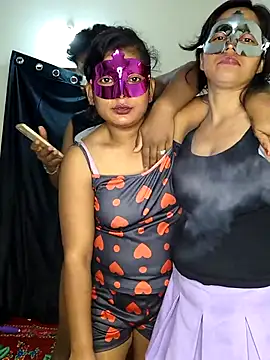 Snapshot of Family02 chatting on 09.19.25 Family02 online show from 09.19.25