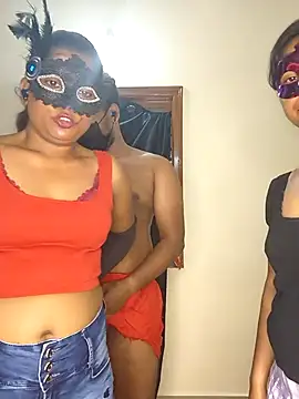 Snapshot of Family02 chatting on 10.04.25 Family02 online show from 10.04.25