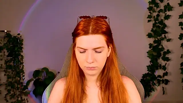 Snapshot of AliceCUNTach chatting on 05.09.26 AliceCUNTach online show from 05.09.26