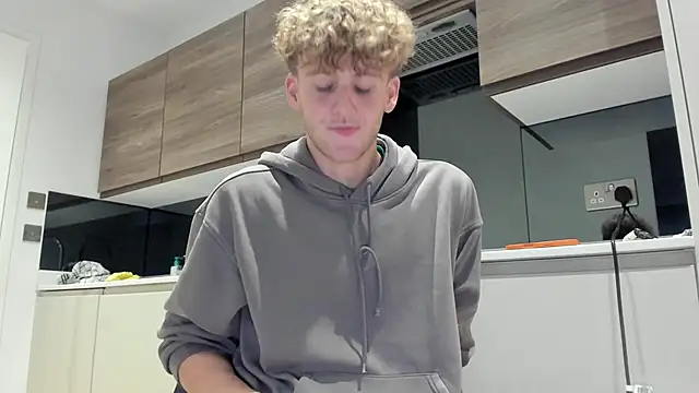 DominantAlex18 online show from 11.15.25