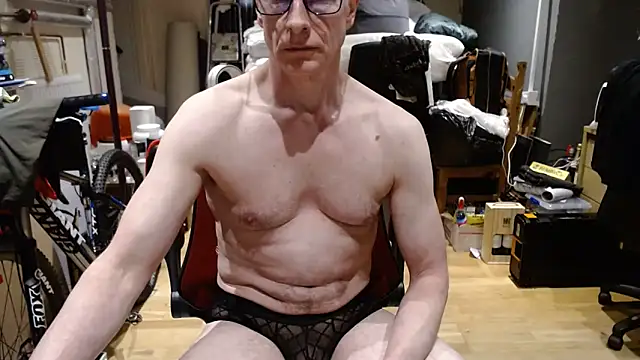 Snapshot of Hung2Mike chatting on 03.15.26 Hung2Mike online show from 03.15.26