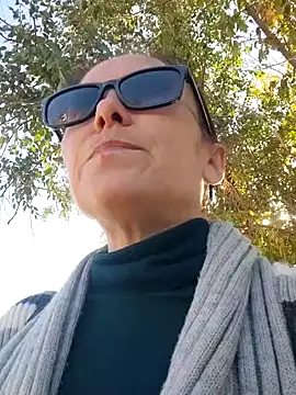 Snapshot of MerelinMILf chatting on 09.26.25 MerelinMILf online show from 09.26.25