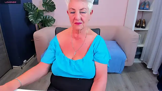 Snapshot of HotandMature chatting on 01.18.25 HotandMature online show from 01.18.25