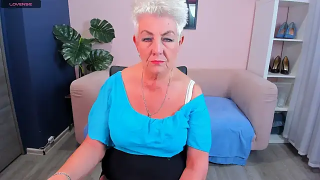 Snapshot of HotandMature chatting on 01.20.25 HotandMature online show from 01.20.25