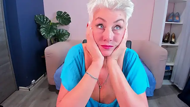 Snapshot of HotandMature chatting on 02.03.25 HotandMature online show from 02.03.25