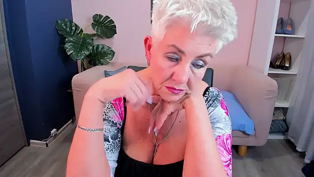 Snapshot of HotandMature chatting on 03.13.25 HotandMature online show from 03.13.25