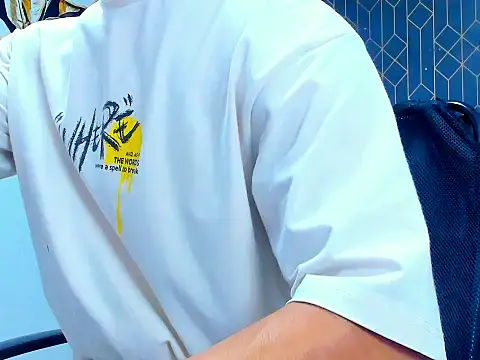 Snapshot of adrian_ray chatting on 11.06.25 adrian ray online show from 11.06.25