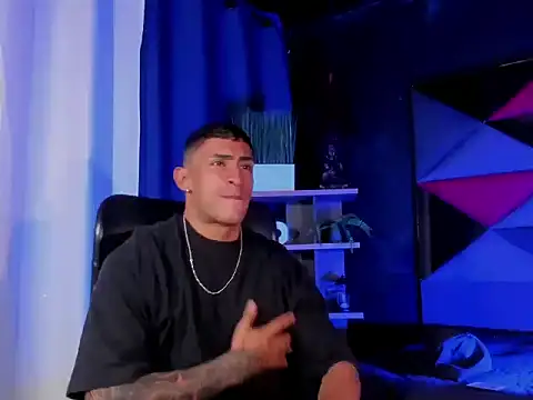 Snapshot of adrian_ray chatting on 12.01.25 adrian ray online show from 12.01.25