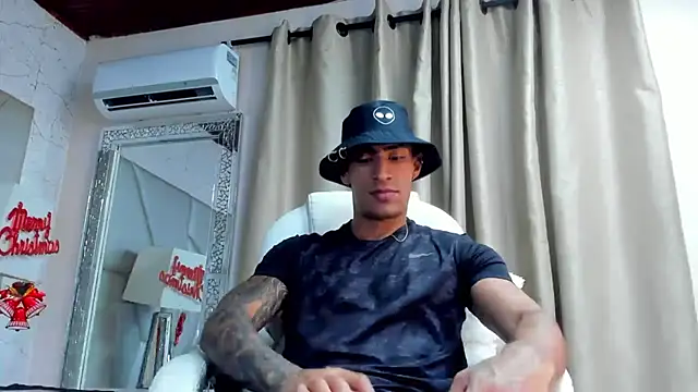 Snapshot of adrian_ray chatting on 12.05.25 adrian ray online show from 12.05.25