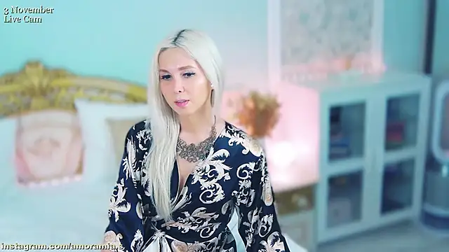 Snapshot of Amoramias chatting on 11.03.25 Amoramias online show from 11.03.25