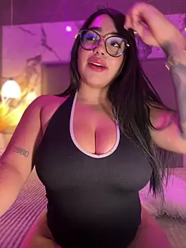 Snapshot of SofiaWildee chatting on 12.18.25 SofiaWildee online show from 12.18.25