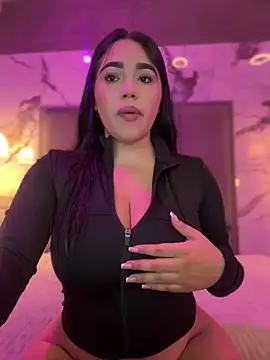 Snapshot of SofiaWildee chatting on 12.21.25 SofiaWildee online show from 12.21.25