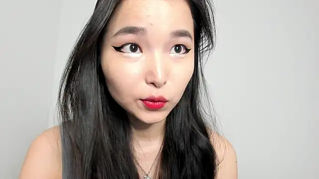 Snapshot of Soyun_Mia chatting on 12.15.25 Soyun Mia online show from 12.15.25