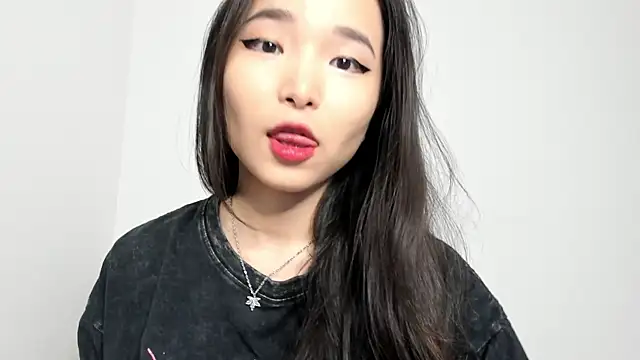 Snapshot of Soyun_Mia chatting on 12.22.25 Soyun Mia online show from 12.22.25