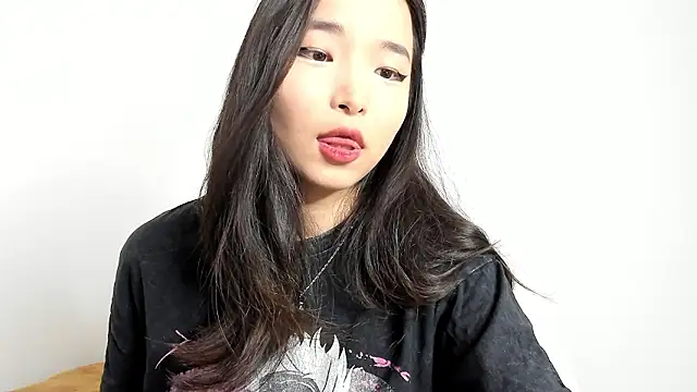 Snapshot of Soyun_Mia chatting on 01.13.26 Soyun Mia online show from 01.13.26