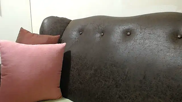 bustylaura4u online show from 02.14.25