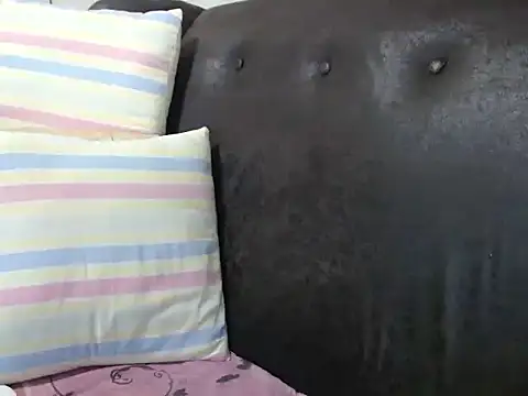Snapshot of bustylaura4u chatting on 06.24.26 bustylaura4u online show from 06.24.26