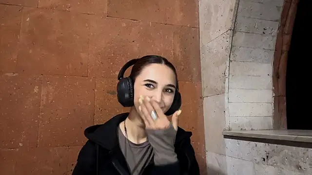 LinaMour online show from 09.11.25