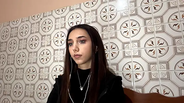 LinaMour online show from 11.05.25