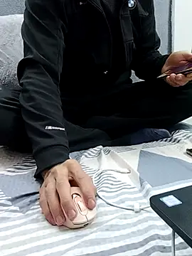 Snapshot of yazinyazin1 chatting on 12.13.25 yazinyazin1 online show from 12.13.25