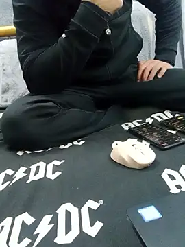 Snapshot of yazinyazin1 chatting on 12.18.25 yazinyazin1 online show from 12.18.25