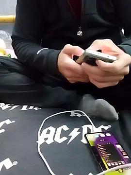 Snapshot of yazinyazin1 chatting on 12.19.25 yazinyazin1 online show from 12.19.25