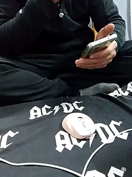 Snapshot of yazinyazin1 chatting on 12.20.25 yazinyazin1 online show from 12.20.25