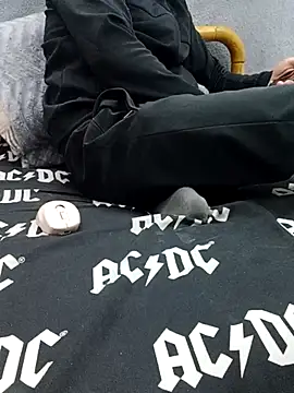 Snapshot of yazinyazin1 chatting on 12.22.25 yazinyazin1 online show from 12.22.25