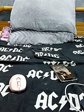 Snapshot of yazinyazin1 chatting on 12.23.25 yazinyazin1 online show from 12.23.25