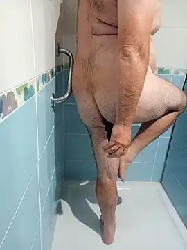 Snapshot of JPB052 chatting on 10.08.25 JPB052 online show from 10.08.25