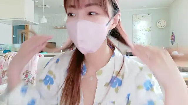 Snapshot of SUZU_1201 chatting on 04.14.26 SUZU 1201 online show from 04.14.26