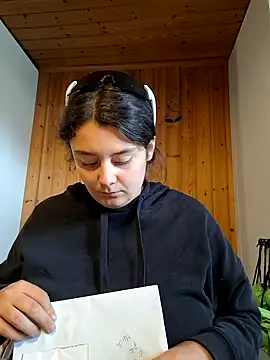 YoungLiisaxx online show from 10.25.25