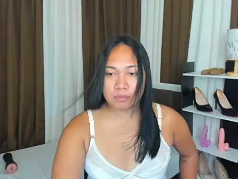 Snapshot of TsUncutKaren chatting on 09.17.25 TsUncutKaren online show from 09.17.25