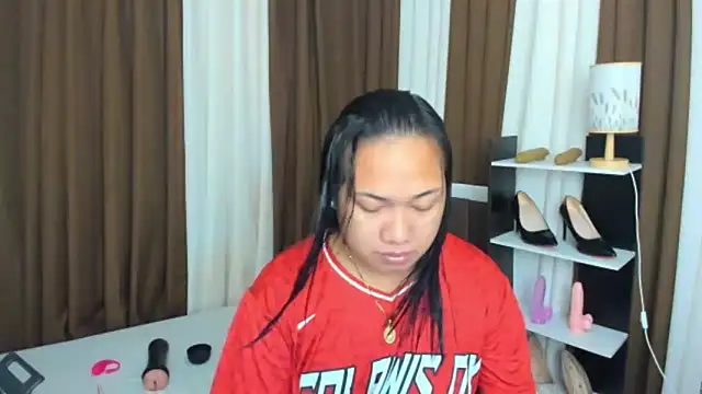 Snapshot of TsUncutKaren chatting on 09.18.25 TsUncutKaren online show from 09.18.25