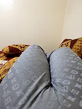 Snapshot of Charmota_sexi chatting on 09.13.25 Charmota sexi online show from 09.13.25