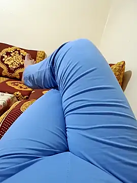 Snapshot of Charmota_sexi chatting on 10.28.25 Charmota sexi online show from 10.28.25