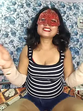 Snapshot of yours_sugar_babe chatting on 10.31.25 yours sugar babe online show from 10.31.25