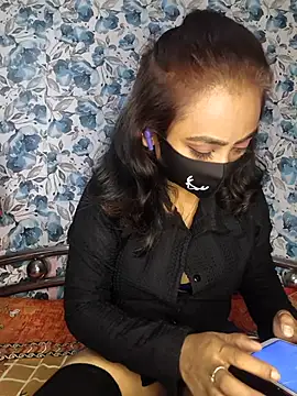 Snapshot of yours_sugar_babe chatting on 12.04.25 yours sugar babe online show from 12.04.25