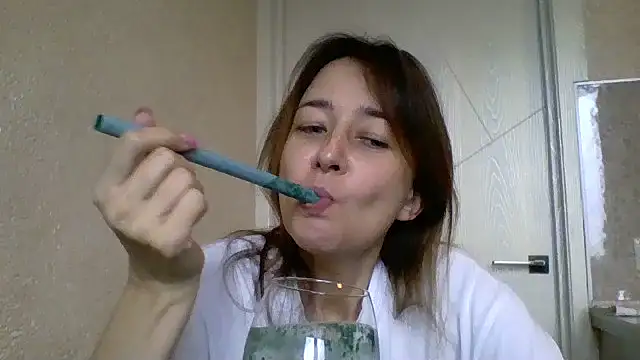 Avenique online show from 10.17.25