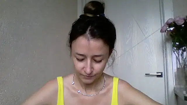 Avenique online show from 10.22.25