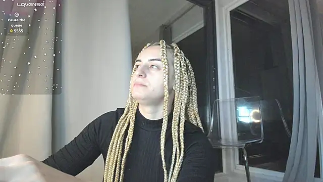 Ella Vee online show from 10.24.25