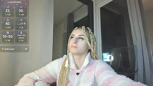 Ella Vee online show from 10.29.25