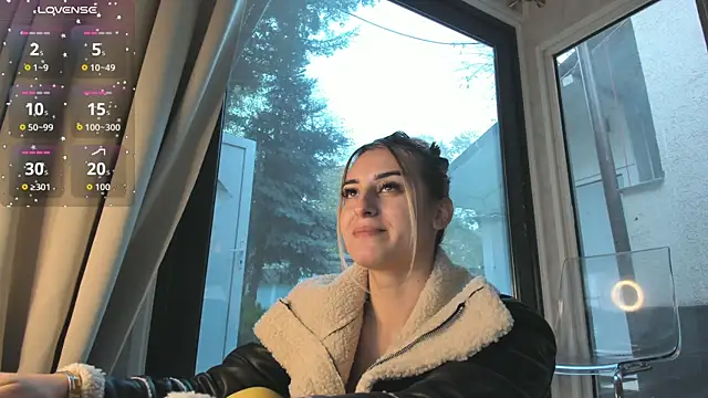 Ella Vee online show from 11.15.25