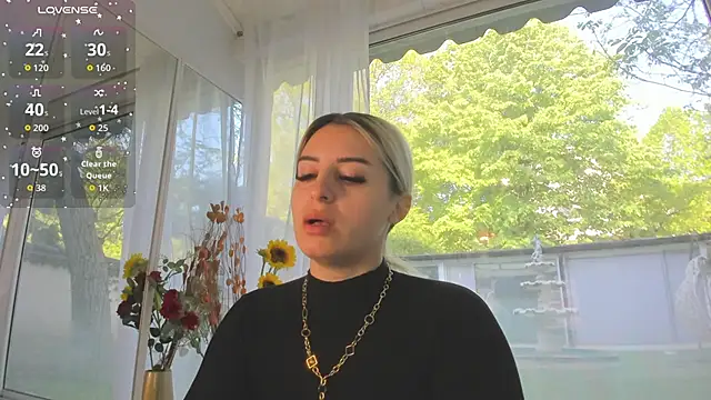 Ella Vee online show from 04.28.26