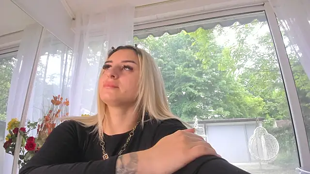 Ella Vee online show from 05.08.26